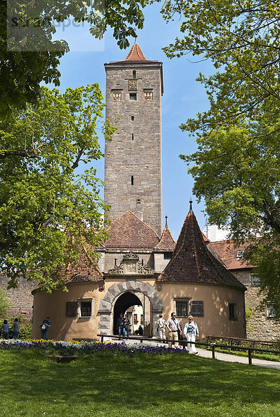 Westliches Burgtor  12. Jahrhundert  ältester und größter Torturm  Rothenburg ob der Tauber  Bayern  Deutschland  Europa