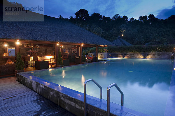 Hotel Minahasa Lagoon  Schwimmbad und Bar  Sulawesi  Indonesien  Südostasien