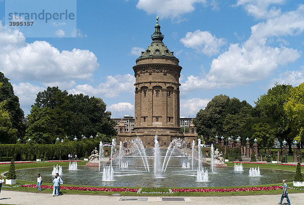 Wasserturm  Wahrzeichen von Mannheim  1889  60 m hoch  Durchmesser von 19 m  bis zum Jahr 2000 Wasserspeicher  Mannheim  Baden-Württemberg  Deutschland  Europa