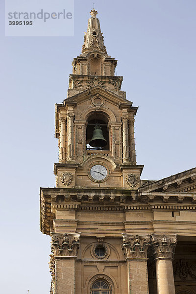 Der Glockenturm der Kirche St. Publius in Floriana am Pjazza San Publju  Valletta  Malta  Europa