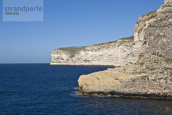Blick auf die Steilküste bei Xlendi  Gozo  Malta  Europa
