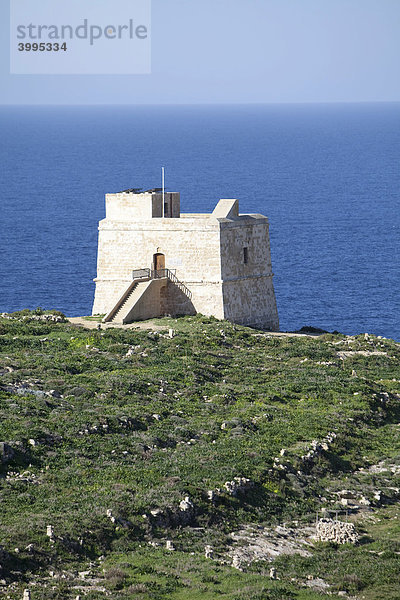 Alter Turm an der Steilküste bei Xlendi  Gozo  Malta  Europa