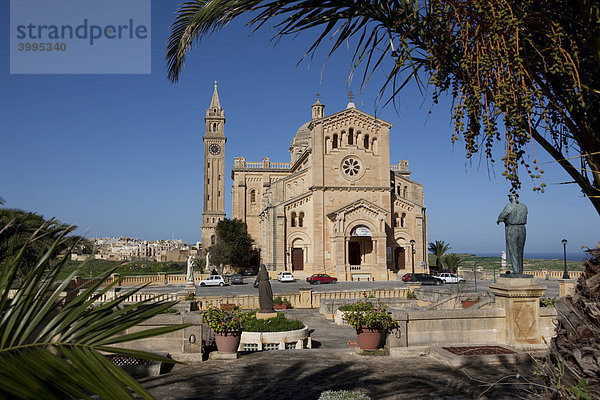 Die Wallfahrtskirche Ta' Pinu bei Gharb  Gozo  Malta  Europa