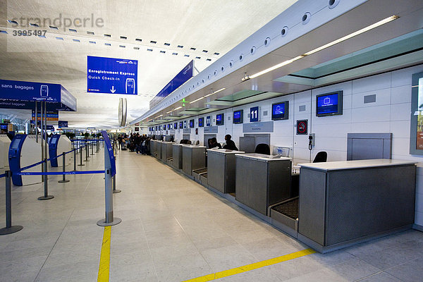 Quick Check-In-Schalter der Air France und KLM in der Abflughalle Terminal 2  Flughafen Paris-Charles de Gaulle  Paris  Frankreich  Europa
