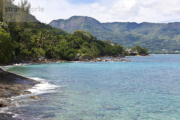 Blick auf die Beau Vallon Bay  Insel Mahe  Seychellen  Indischer Ozean  Afrika