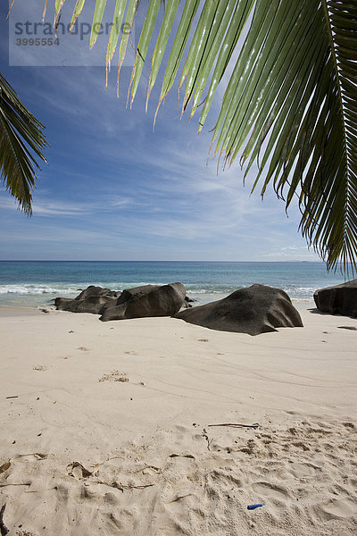 Strand bei Vista do Mar mit den typischen Granitfelsen der Seychellen  Glacis  Insel Mahe  Seychellen  Indischer Ozean  Afrika
