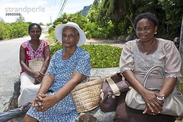 Alte kreolische Frauen  Insel Mahe  Seychellen  Indischer Ozean  Afrika