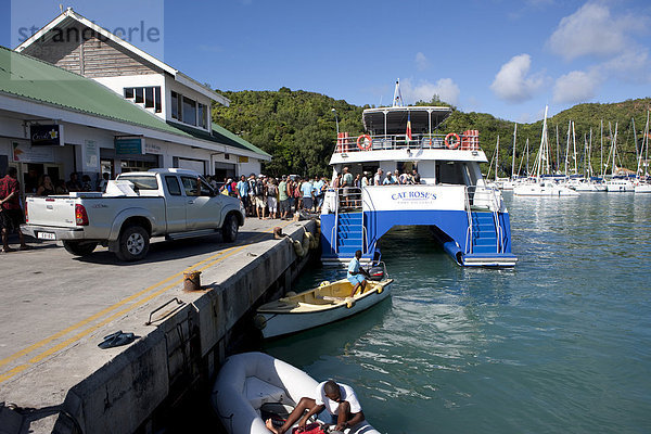 Hafen von Praslin  Dreh- und Angelpunkt der Insel Praslin  Insel Praslin  Seychellen  Indischer Ozean  Afrika