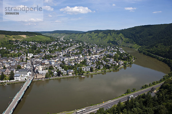 Blick auf die Stadt Traben-Trarbach  Stadtteil Trarbach  Mosel  Kreis Bernkastel-Wittlich  Rheinland-Pfalz  Deutschland  Europa