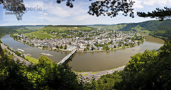 Blick auf die Stadt Traben-Trabach  Mosel  Kreis Bernkastel-Wittlich  Rheinland-Pfalz  Deutschland  Europa