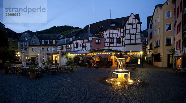 Historischer Platz an der Hebegasse  Bernkastel-Kues  Mosel  Rheinland-Pfalz  Deutschland  Europa