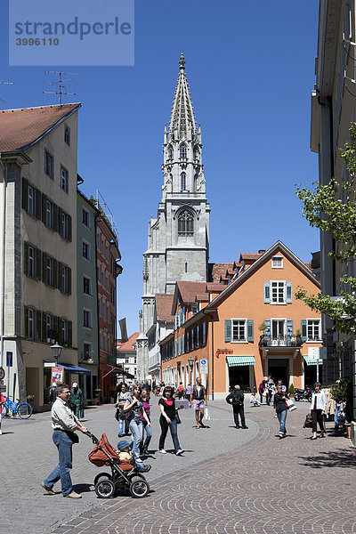 Blick aus der Wesenbergstraße auf das Konstanzer Münster  Konstanz  Bodensee  Baden-Württemberg  Deutschland  Europa
