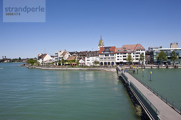 Blick auf Friedrichshafen  Friedrichshafen am Bodensee  Baden-Württemberg  Deutschland  Europa