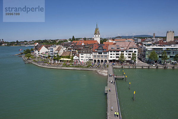 Blick auf Friedrichshafen  Friedrichshafen am Bodensee  Baden-Württemberg  Deutschland  Europa