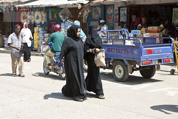 Markt in der Benjamin Mkapa Rd.  in Stonetown  Stone Town  Sansibar  Tansania  Afrika
