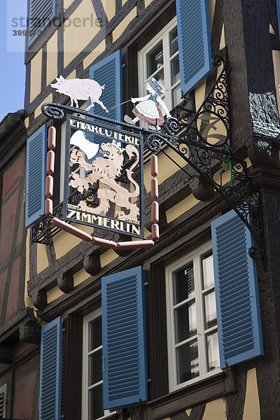 Historisches Restaurantschild  Altstadt  Colmar  Elsass  Frankreich  Europa