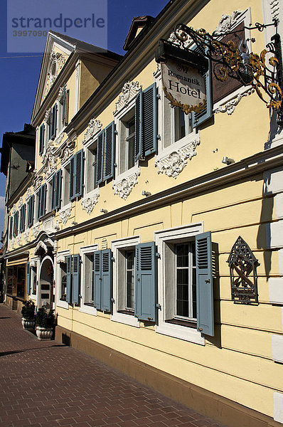 Alte verzierte Fassade eines Hotels  Bamberg  Oberfranken  Bayern  Deutschland  Europa
