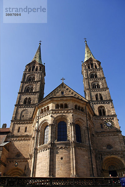 Bamberger Dom gegen blauen Himmel  Bamberg  Oberfranken  Bayern  Deutschland  Europa