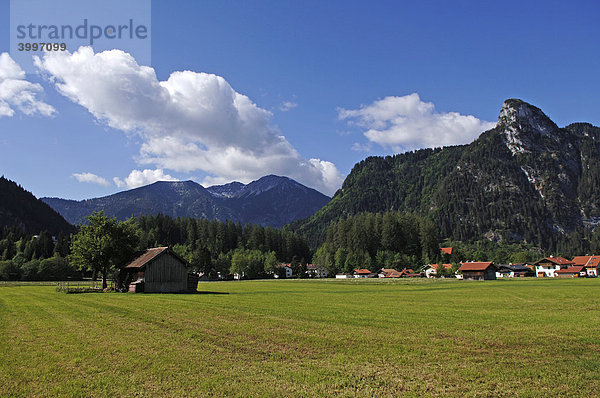 Blick auf die Oberammergauer Berge  Oberammergau  Oberbayern  Deutschland  Europa