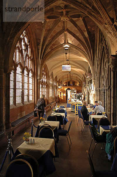 Restaurant in einer gotischen Kathedrale  Hereford  England  Europa
