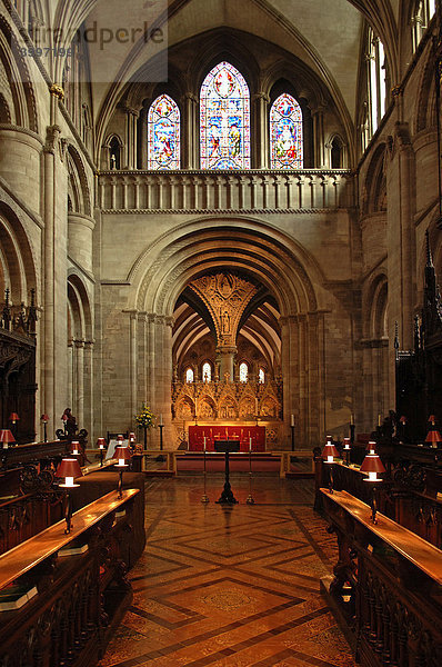 Romanischer Kirchenraum in der Kathedrale  Hereford  England  Europa