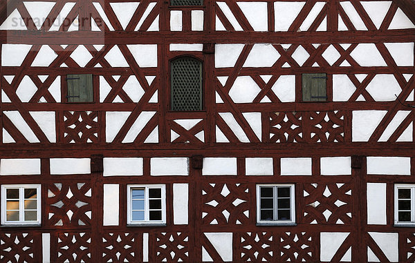 Alte fränkische Fachwerkfassade einer alten Brauerei  Hiltpoltstein  Oberfranken  Bayern  Deutschland  Europa