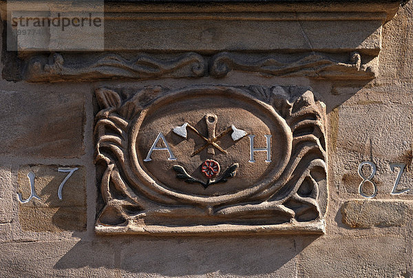 Altes Metzgerzeichen von 1782 an einer Hausfassade  Lauf an der Pegnitz  Mittelfranken  Bayern  Deutschland  Europa Hausfassade