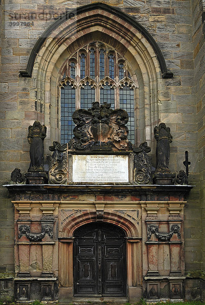 Eingangsportal der Staunton Harold Church  1653  in der Nähe von Calke  Ashby-de-la-Zouch  Leicestershire  England  Großbritannien  Europa