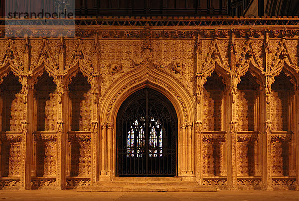 Detail des dekorativen Innenraumes der Lincoln Cathedral  auch St. Mary's Cathedral  12. und 13. Jhd.  Gotik-Romanik  Minster Yard  Lincoln  Lincolnshire  England  Großbritannien  Europa