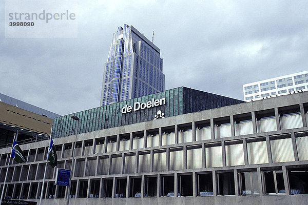 Moderne Architektur im Stadtzentrum  De Doelen  Kongresshalle und Philharmonie  dahinter das Hotel the Westin im Millenium Tower  Rotterdam  Provinz Süd-Holland  Zuid-Holland  Niederlande