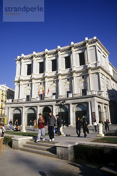 Oper  Theater Gebäude  Teatro Real auf dem Platz Plaza de Oriente  Madrid  Spanien  Europa