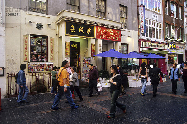 China Town  chinesisch einkaufen in Chinatown  Gerrard Street  Soho  Westend  London  England  Großbritannien  Europa
