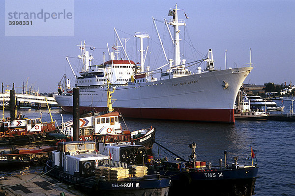 Frachtschiff Cap San Diego  jetzt Museumsschiff an der Überseebrücke  Niederhafen  Hamburger Hafen an der Elbe  Hansestadt Hamburg  Deutschland  Europa