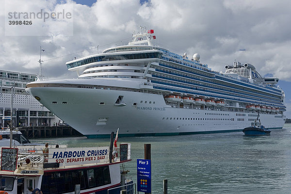 Kreuzfahrtschiff Diamond Princess im Hafen von Auckland  Nordinsel  Neuseeland