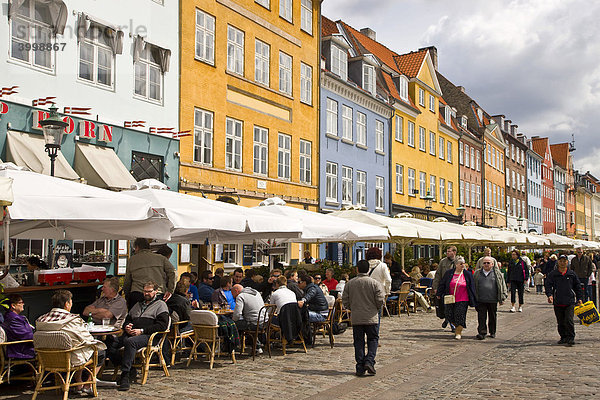 Restaurants und Lokale am Nyhavn Kanal in Kopenhagen  Dänemark  Europa