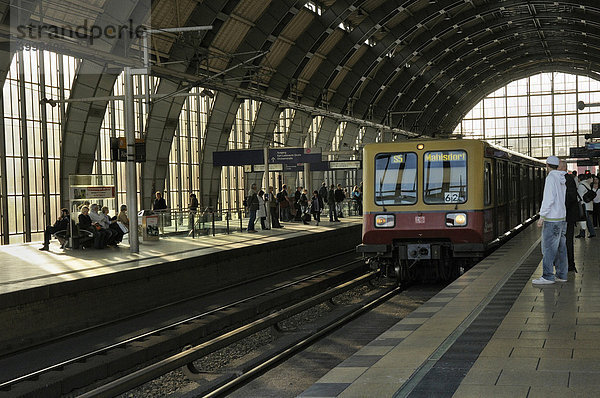 S-Bahnhof Alexanderplatz  Berlin  Deutschland  Europa