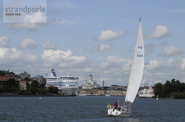 Helsinki mit Kreuzfahrtschiff  Finnland  Suomi  Europa