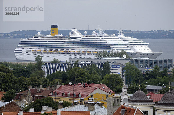 Kreuzfahrtschiffe im Hafen von Tallinn  Estland  Europa