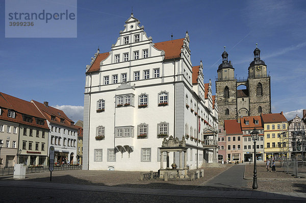 Marktplatz mit Rathaus und Stadtkirche  Lutherstadt Wittenberg  Sachsen-Anhalt  Deutschland  Europa