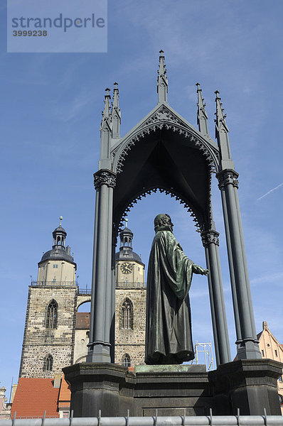 Marktplatz mit Melanchthon-Denkmal und Stadtkirche  Lutherstadt Wittenberg  Sachsen-Anhalt  Deutschland  Europa