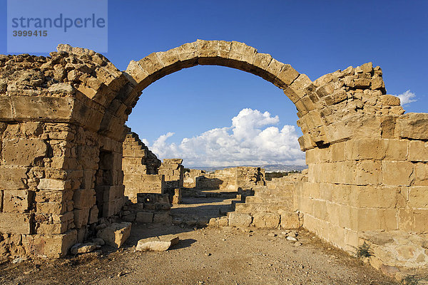 Festung  Ruine  Saranda Kolones  Torbogen  Archäologie  UNESCO Weltkulturerbe  Kato  Paphos  Pafos  Zypern  Europa