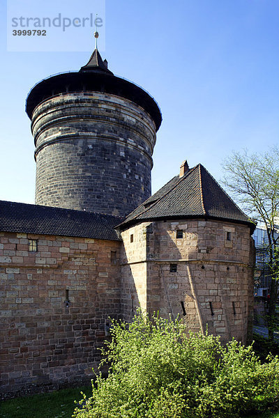 Königs- und Frauentorzwinger  Stadtmauer  Wehrturm  Altstadt  Nürnberg  Mittelfranken  Franken  Bayern  Deutschland  Europa