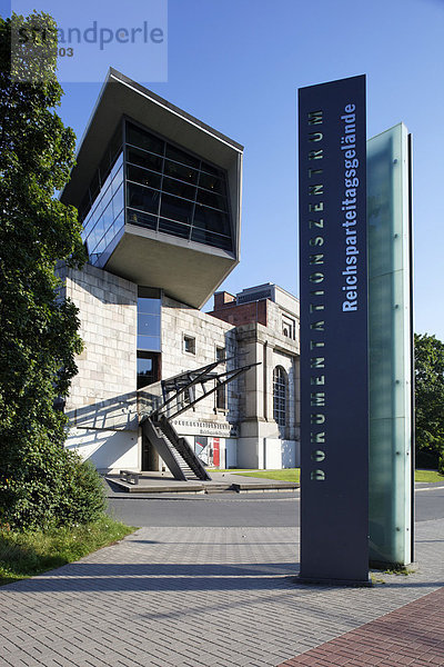 Eingang Dokumentationszentrum Reichsparteitagsgelände  Nürnberg  Mittelfranken  Franken  Deutschland  Europa