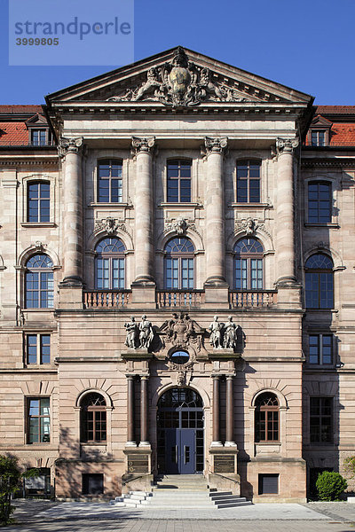 Portal  Gewerbemuseum  erbaut 1892-1897  Entwurf Theodor von Kramer  Historismus  Altstadt  Nürnberg  Mittelfranken  Franken  Bayern  Deutschland  Europa