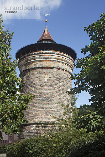 Laufertor Turm  Wehrturm  letzte Stadbefestigung  40 Meter hoch  Stadtmauer  Altstadt  Stadt Nürnberg  Mittelfranken  Franken  Bayern  Deutschland  Europa