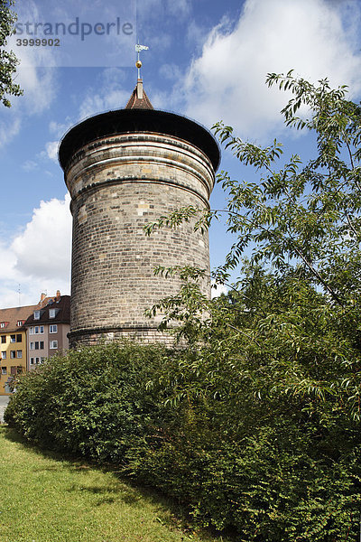 Laufertor Turm  Wehrturm  letzte Stadbefestigung  40 Meter hoch  Stadtmauer  Altstadt  Stadt Nürnberg  Mittelfranken  Franken  Bayern  Deutschland  Europa