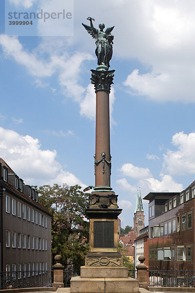 Säule mit Victoria Figur  Kriegerdenkmal für gefallene Nürnberger im Deutsch-Französischen Krieg 1870 - 1871  Altstadt  Stadt Nürnberg  Mittelfranken  Franken  Bayern  Deutschland  Europa
