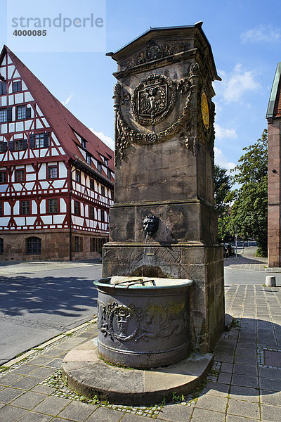 Dürer-Pirckheimer-Brunnen  Freundschaftsbrunnen  Maxplatz  Altstadt  Stadt Nürnberg  Mittelfranken  Franken  Bayern  Deutschland  Europa