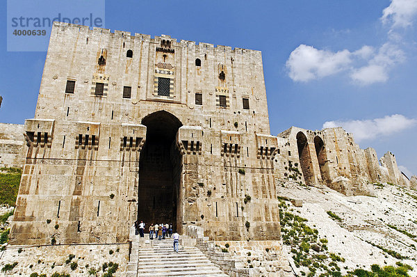 Eingangsportal der Zitadelle  Aleppo  Syrien  Naher Osten  Asien