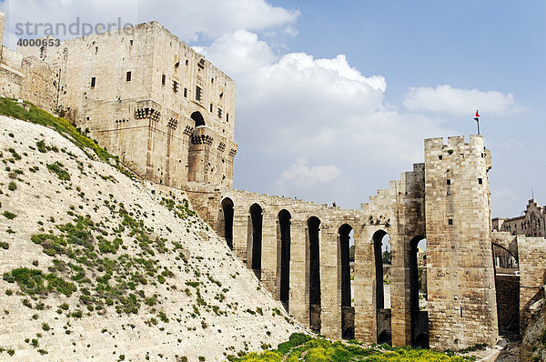 Brücke zur Zitadelle  Aleppo  Syrien  Naher Osten  Asien
